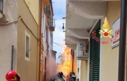 Miedo en Setiano, fuga de gas provoca incendio en la ciudad: daños a las estructuras exteriores de las casas | Calabria7