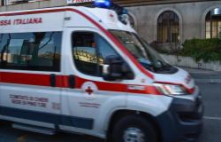 Mantua, un camión choca contra una furgoneta con nueve personas a bordo en la A22: dos muertos y siete heridos