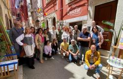 El callejón del centro de Barletta que alberga arte y belleza