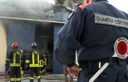 Incendio en un almacén en Darsena, quizás una chispa en el origen de las llamas