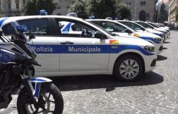 Nápoles, se escapa del arresto domiciliario y sufre un accidente en Via Caracciolo: detenido un joven de 21 años