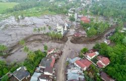 Al menos 41 muertos por inundaciones y coladas de lava fría en Indonesia