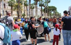 La Procesión de los Niños de Mayo por las calles de Bari