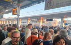 Inconvenientes en la estación tras la Frecce Tricolori en Trani, llega la respuesta de Trenitalia