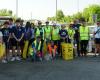 Jóvenes exploradores junto con voluntarios para limpiar Módena Gazzetta di Modena