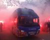Los aficionados del Barça atacan el autobús. Pero no es el del PSG