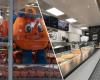 Los restaurantes y tiendas del campus dejarán de operar completamente sin efectivo en el otoño de 2024 – Syracuse University News