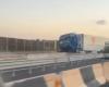Accidente independiente: camión choca contra la barandilla de la autopista Siracusa-Gela en el tramo Rosolini-Ispica