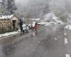 Nieve en Toscana, el grupo de motociclistas belgas de Vespa bajo la tormenta en Garfagnana Il Tirreno