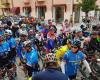 En bicicleta, comienza la segunda etapa del circuito de Romaña: salida de Castel Bolognese