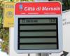 “Postes y marquesinas para paradas de autobús colocados en Marsala después de 4 años”