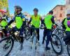 Comienza el recorrido en bicicleta “Con la cabeza en alto y pedaleando” del alcalde Matteo Ricci