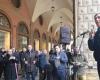 En la guarnición de Piazza Maggiore surgen preocupaciones y tensiones en Bolonia, cuestiones críticas en torno al tranvía, Città 30 y la seguridad
