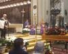 El adiós de Ragusa al maestro Giuseppe Leone: el funeral se celebró en una catedral abarrotada tras la concurrida procesión. La memoria de la viceprefecta Sabina Di Martino