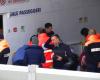 Nápoles, un barco se estrella en el muelle: decenas de heridos. una mujer es seria
