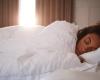 Dormir, las 10 reglas para dormir bien: desde una cena ligera hasta baños calientes (a evitar)