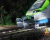Un coche atropellado por un tren en Colonia, muere una mujer