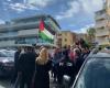 Celebración del 25 de abril, banderas palestinas ondean y son interceptadas por la policía: tensiones en el Passetto