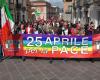 Música, pancartas, banderas y palabras de Scurati. Benevento celebra el 25 de abril: “Es la Navidad de nuestra República” – NTR24.TV