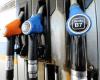 Los precios del combustible, el diésel y la gasolina siguen cayendo