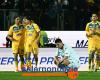 Termina el calvario de Salernitana: hat-trick de Frosinone y aritméticamente en la Serie B