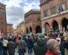 Cremona 25 de abril de 2024 en la procesión y en la plaza muchos ciudadanos democráticos y antifascistas.