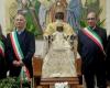Por primera vez, una alcaldesa viste a la Madonna dell’Incoronata de Foggia para la Cavalcata degli Angeli