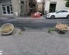 Viterbo – Jardineras divididas en la Piazza della Rocca y llenas de hierba: “Parece un pesebre”
