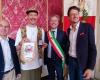 Lucca Comics & Games da la bienvenida al Giro de Italia, Karl Kopinski recibe la medalla de la ciudad y se encuentra con Francesco Moser