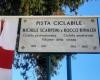 El día de la etapa del Giro de Italia, Génova dedica una placa a los ciclistas Michele Scarponi y Rocco Rinaldi