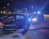 Dos menores se escapan de la policía en el coche robado a toda velocidad y chocan | Hoy Treviso | Noticias