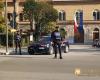 sorprendido con drogas en el aparcamiento de la escuela, detenido por los Carabinieri