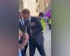 Multitud por el príncipe Harry en Londres: el rey Carlos le niega el encuentro, pero se “venga” antes de regresar a Londres – El VIDEO EXCLUSIVO