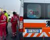 Accidente camión-coche en la autopista A21 en Piacenza, un muerto y 7 personas intoxicadas: el camión transportaba ácido paracético
