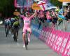 Giro de Italia 2024, Pogacar gana el sprint en Prati di Tivo. ¡Tiberi hace soñar a Italia!