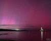 Espectáculo en Olbia, una aurora boreal ilumina la noche