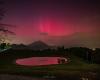 La aurora boreal en los cielos de Bérgamo: el fenómeno extremadamente raro ha teñido la noche de rojo