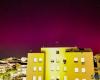 Espectáculo en Sassari, una aurora boreal ilumina la noche