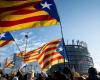 Elecciones en Cataluña, encuestas a pie de urna: los socialistas por delante. Segunda fuerza independentista. Un robo de cobre frena los trenes el día de la votación