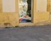 Cartel derribado en la sede de la FdI en Caltanissetta – il Gazzettino di Gela