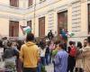 Estudiantes propalestinos intentan irrumpir en las aulas de la Universidad de Padua, con las puertas cerradas y las clases suspendidas
