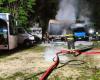 San Severino, camión incendiado en la plaza: las llamas involucran a otros vehículos (FOTO) – Picchio News