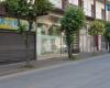 Crisis comercial en Cosenza: hasta 35 persianas cerradas en el centro de la ciudad