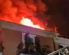 Noche de pánico, edificio en llamas: 5 familias evacuadas / VIDEO – Teramo