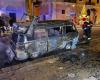 El coche de un concejal fue incendiado. Vehículos también en llamas en Gallipoli y Copertino