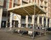Cuneo, anuncio de subasta para la venta de un escenario y una tribuna prefabricada