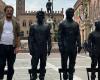 Bolonia, una escultura para Julian Assange en Piazza Nettuno: he aquí por qué