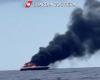Accidente de Stefania Craxi, el yate de 22 metros en llamas frente a la isla de Elba – El vídeo