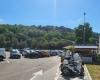 Pesaro, el aparcamiento de pago vuelve a Baia Flaminia, pero el salvaje centro de scooters permanece