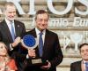 Mario Draghi recibe en España el Premio Europeo Carlos V, una celebración del liderazgo europeo
